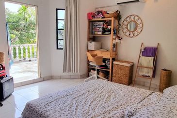 Renovated 1.5 Storey @ Jalan Nuri Sekyaen 7/22 Kota Damansara