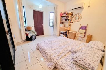 Renovated 1.5 Storey @ Jalan Nuri Sekyaen 7/22 Kota Damansara