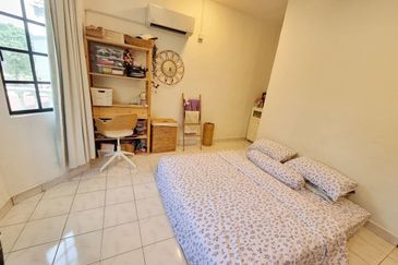 Renovated 1.5 Storey @ Jalan Nuri Sekyaen 7/22 Kota Damansara