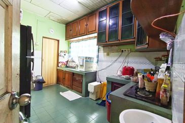 Renovated 1.5 Storey @ Jalan Nuri Sekyaen 7/22 Kota Damansara