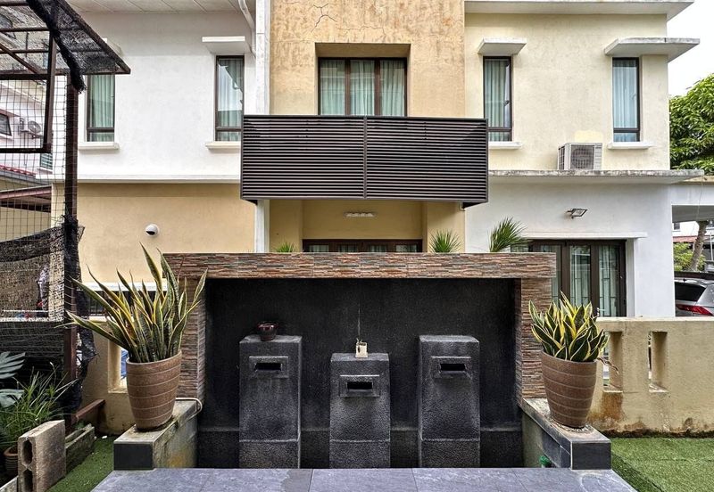 Renovated 3 Storey Semi Detached House Taman Tropika 2 Bangi