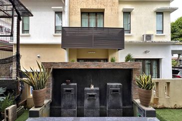 Renovated 3 Storey Semi Detached House Taman Tropika 2 Bangi
