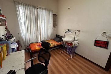 Renovated 3 Storey Semi Detached House Taman Tropika 2 Bangi