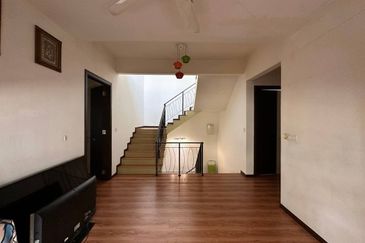 Renovated 3 Storey Semi Detached House Taman Tropika 2 Bangi