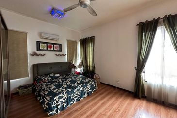 Renovated 3 Storey Semi Detached House Taman Tropika 2 Bangi