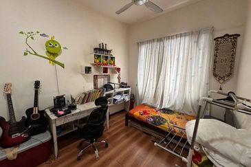 Renovated 3 Storey Semi Detached House Taman Tropika 2 Bangi