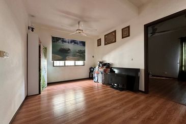 Renovated 3 Storey Semi Detached House Taman Tropika 2 Bangi