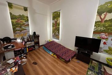 Renovated 3 Storey Semi Detached House Taman Tropika 2 Bangi