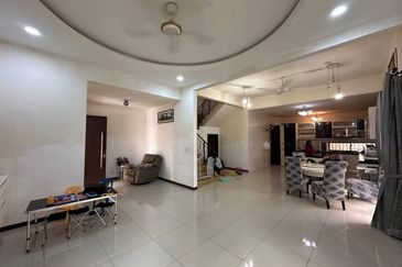 Renovated 3 Storey Semi Detached House Taman Tropika 2 Bangi