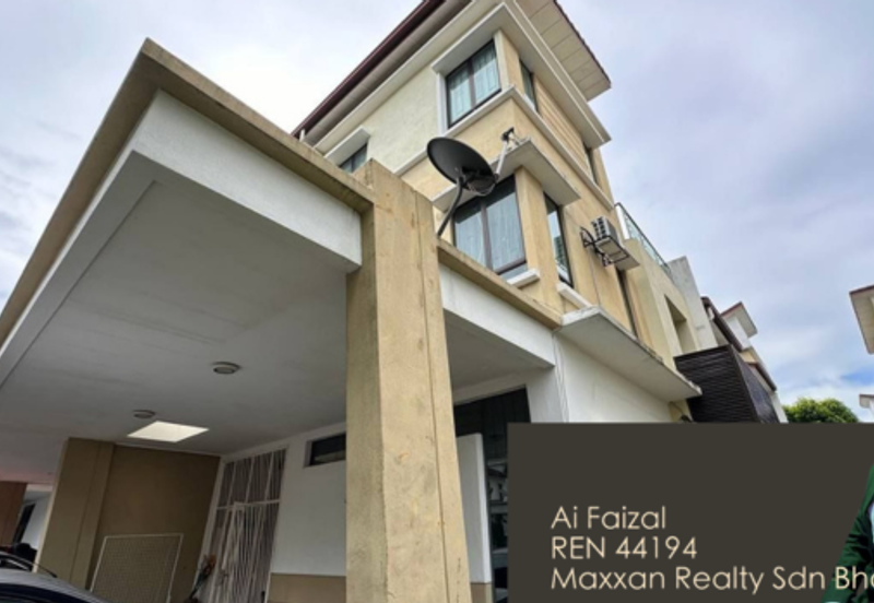 Renovated 3 Storey Semi Detached House Taman Tropika 2 Bangi