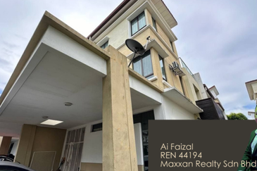 Renovated 3 Storey Semi Detached House Taman Tropika 2 Bangi