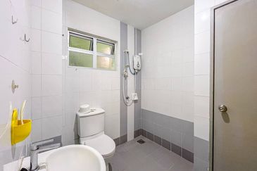 Double Storey Terrace @ Laman 2 Bandar Seri Putra Bangi