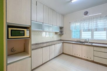 Double Storey Terrace @ Laman 2 Bandar Seri Putra Bangi