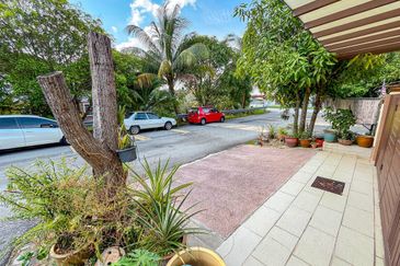 Double Storey Terrace @ Laman 2 Bandar Seri Putra Bangi