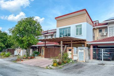 Double Storey Terrace @ Laman 2 Bandar Seri Putra Bangi
