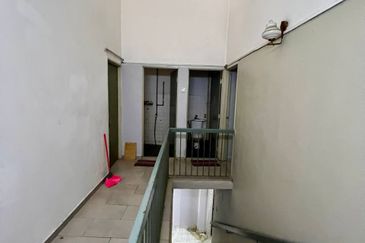 (FACING SURAU) DOUBLE STOREY AU2A KERAMAT UNTUK DIJUAL
