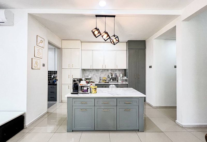 Summerglades, Perdana Lakeview West