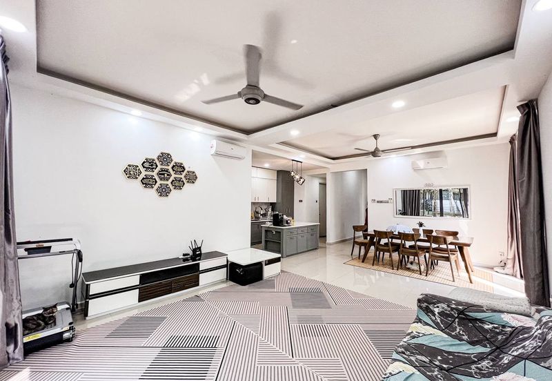 Summerglades, Perdana Lakeview West