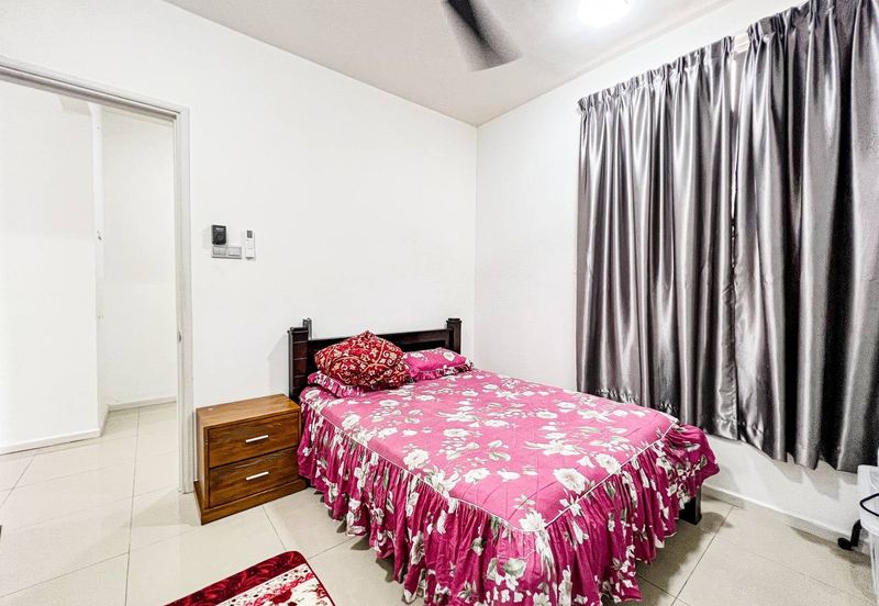 Summerglades, Perdana Lakeview West