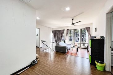 Summerglades, Perdana Lakeview West