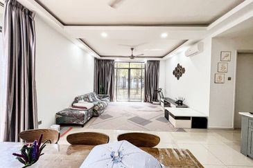 Summerglades, Perdana Lakeview West