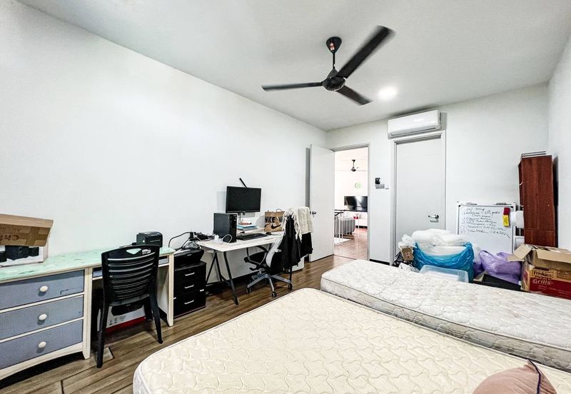 Summerglades, Perdana Lakeview West