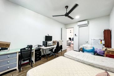 Summerglades, Perdana Lakeview West