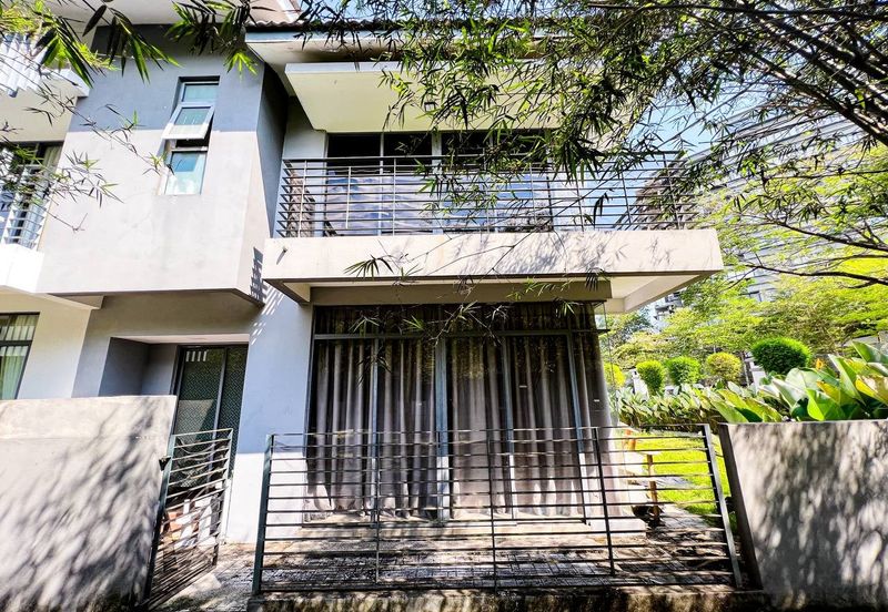 Summerglades, Perdana Lakeview West