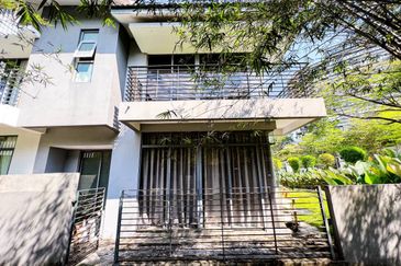 Summerglades, Perdana Lakeview West