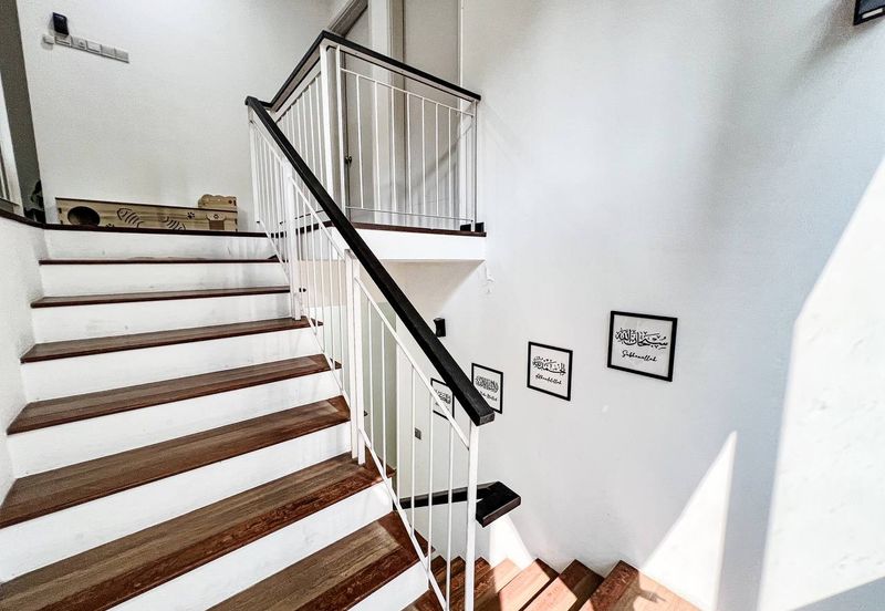 Summerglades, Perdana Lakeview West