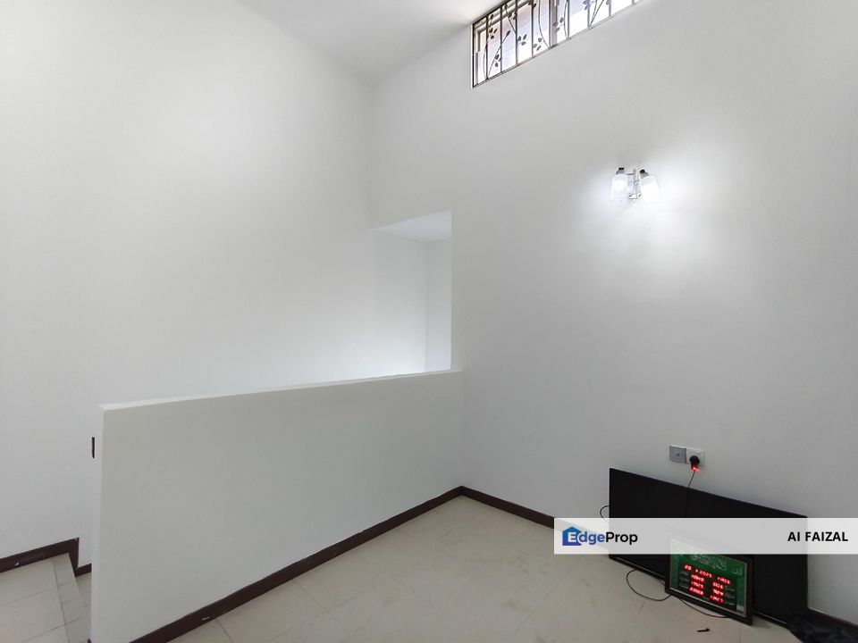 Facing Open Double Storey Superlink Terrace Sunway Kayangan U9 Shah Alam, Selangor, Shah Alam