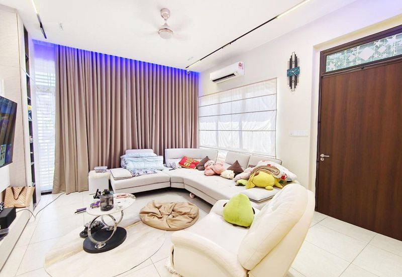 Renovated 3 Storey House @ The Mulia Residence Cyberjaya
