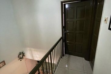 2 Storey End Lot @ Taman Kinrara Puchong
