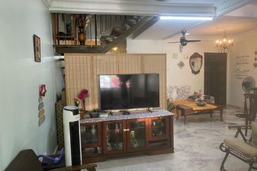 2 Storey End Lot @ Taman Kinrara Puchong