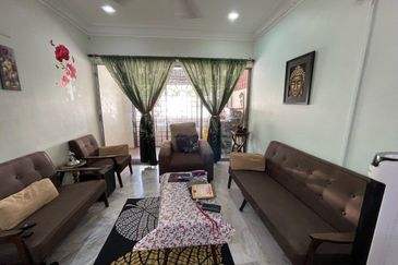2 Storey End Lot @ Taman Kinrara Puchong
