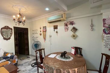 2 Storey End Lot @ Taman Kinrara Puchong