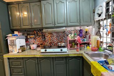 2 Storey End Lot @ Taman Kinrara Puchong