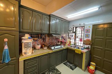 2 Storey End Lot @ Taman Kinrara Puchong