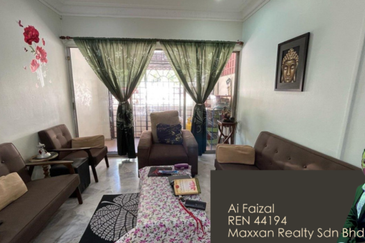 2 Storey End Lot @ Taman Kinrara Puchong