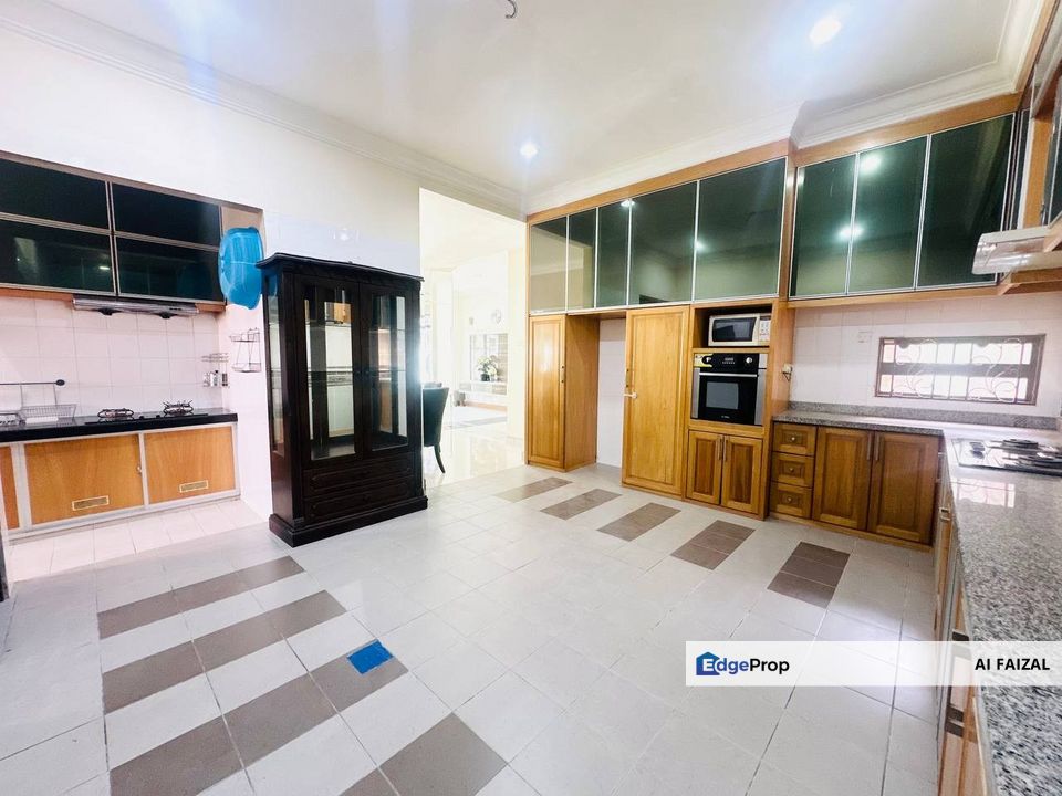 Renovated 2.5 Storey Semi D Puncak Bangi @ Seksyen 6 Bandar Baru Bangi, Selangor, Bangi