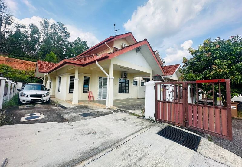 1.5 Storey Semi D @ Taman Desa Utama, Sg Merab, Kajang 