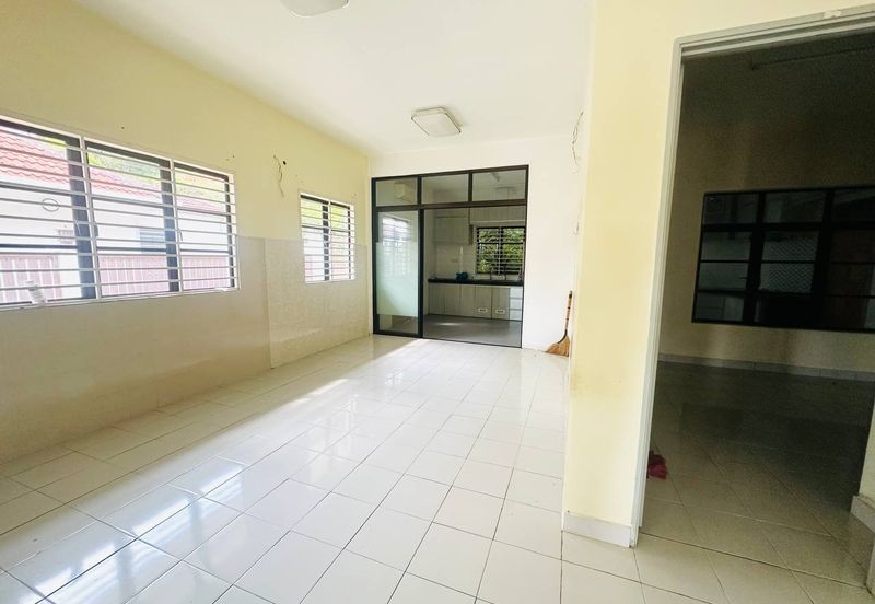 1.5 Storey Semi D @ Taman Desa Utama, Sg Merab, Kajang 