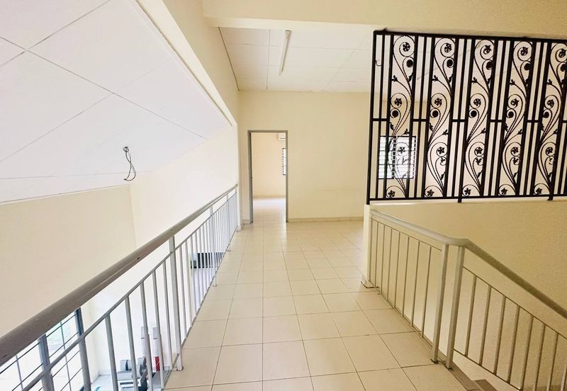 1.5 Storey Semi D @ Taman Desa Utama, Sg Merab, Kajang 