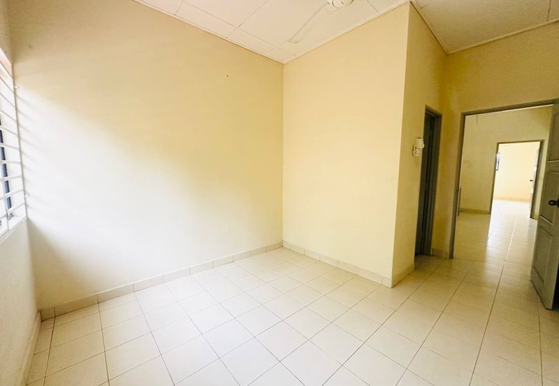 1.5 Storey Semi D @ Taman Desa Utama, Sg Merab, Kajang 