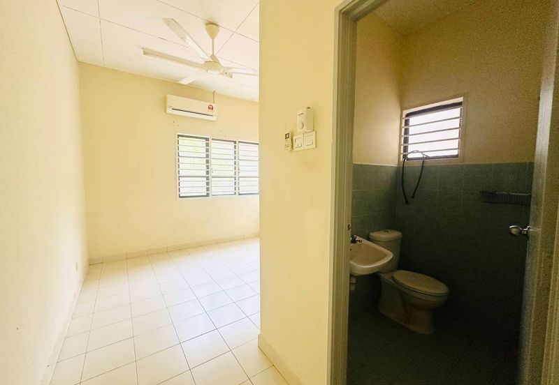 1.5 Storey Semi D @ Taman Desa Utama, Sg Merab, Kajang 