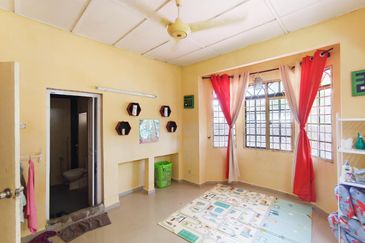 CORNER LOT Double Storey House 5R 3B @Seksyen 7 Kota Damansara