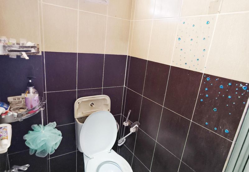 CORNER LOT Double Storey House 5R 3B @Seksyen 7 Kota Damansara