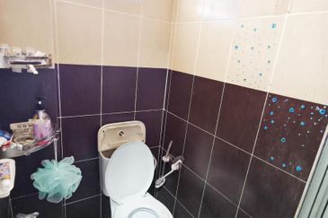 CORNER LOT Double Storey House 5R 3B @Seksyen 7 Kota Damansara