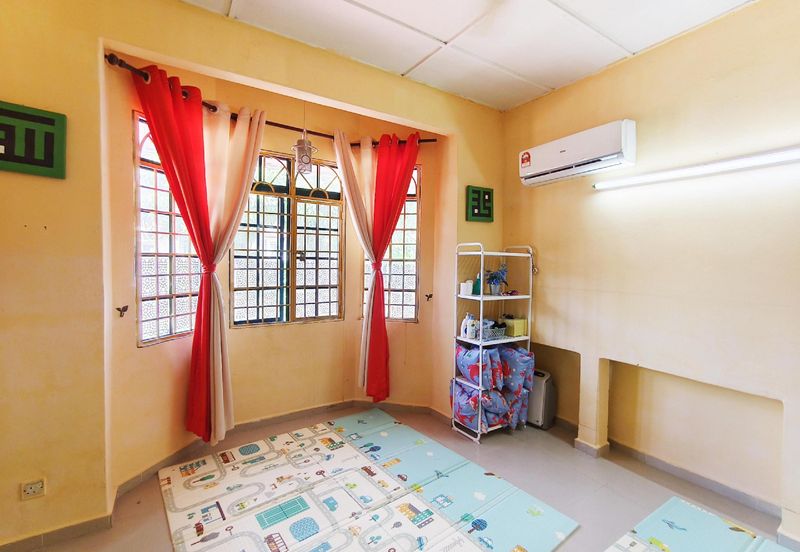 CORNER LOT Double Storey House 5R 3B @Seksyen 7 Kota Damansara