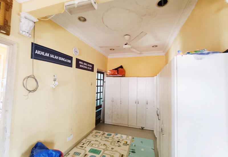 CORNER LOT Double Storey House 5R 3B @Seksyen 7 Kota Damansara